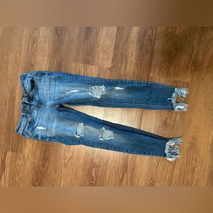 Ripped capri Blue jeans